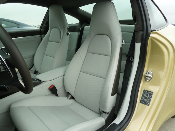 Porsche 911 Carrera. Oro Lima Metalizado. Cuero Crema.