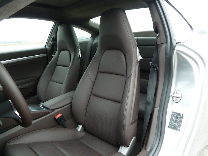 Porsche 911 Carrera. Platino Metalizado. Cuero Natural Expresso