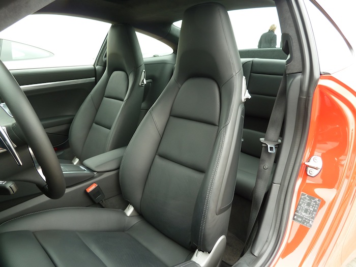 Porsche 911 Carrera. Rojo Guardia. Cuero Negro