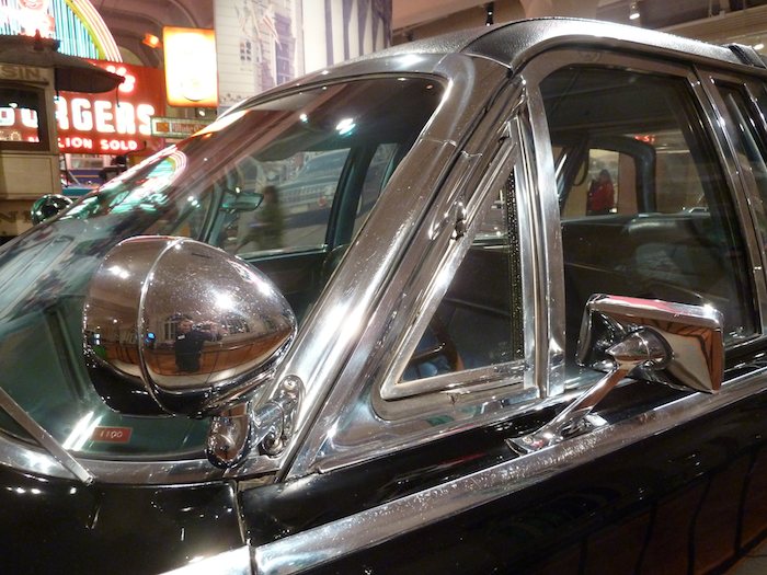 el coche Kennedy. Montante delantero