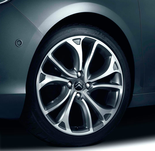 Citroën C-4 1.6 e-HDi CMP. Neumático. Llanta