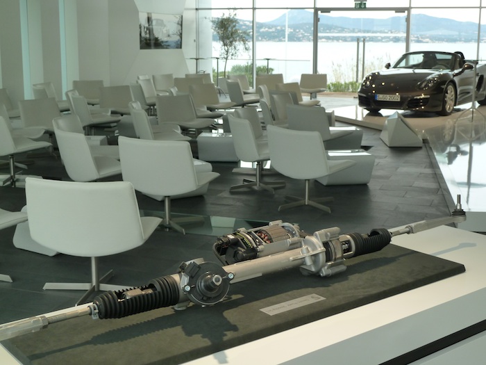 Porsche Boxster. Presentación. Dirección electromecánica.