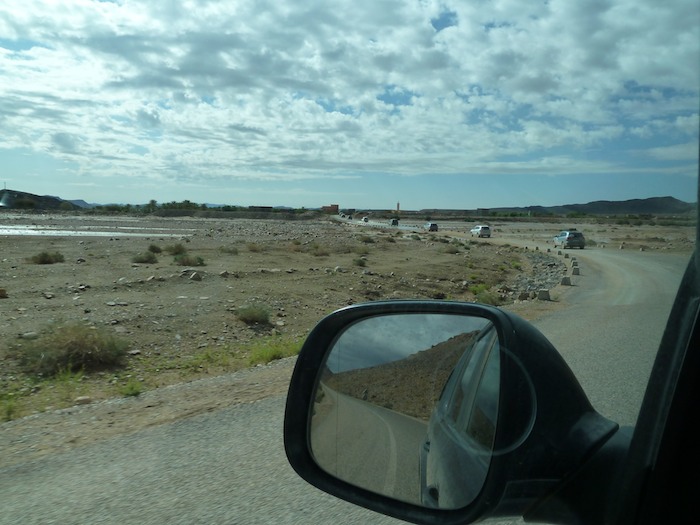 Caravana, carretera y cielo Caravana, carretera y cielo