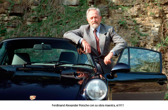 Ferdinand junto al Porsche Ferdinand junto al Porsche