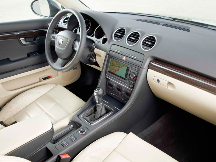 Seat Exeo 2.0-TDI 120 CV. Interior, salpicadero.