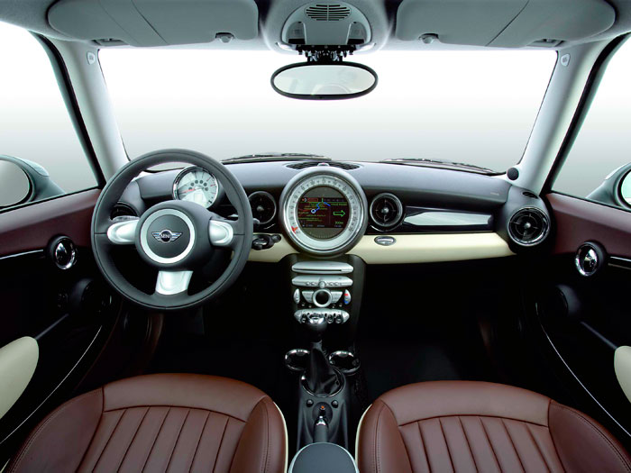 Mini Cooper Clubman SD 2.0d. Interior, consola central, asientos.