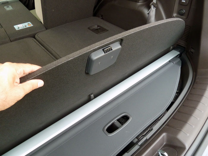 Hyundai Santa Fe. Cortinilla maletero