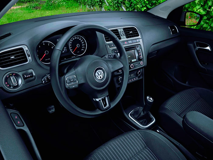 Volkswagen Polo. Interior. Mandos volante