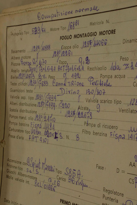 Hoja de montaje de un motor de competición