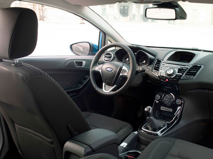 Ford Fiesta. Prueba de consumo. Interior, salpicadero, volante
