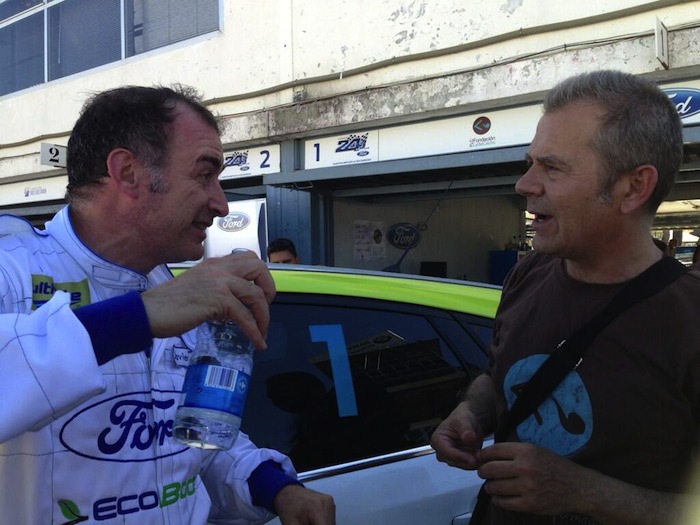 Con Tomás Rosón, de la Fundación Lydia Cacho, sólo bajar del coche.