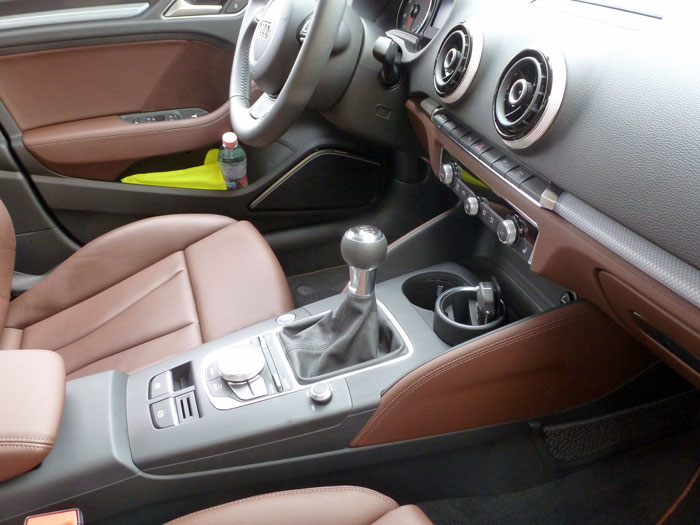 Audi A3 Sedan. 2013. Asientos tapizados en cuero marrón-castaño