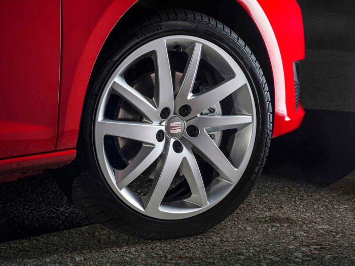 Seat Ibiza FR 1.2.Llanta Pirelli de 17 pulgadas