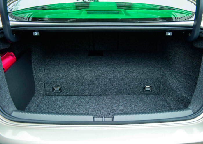 Volkswagen Jetta Hybrid. Maletero