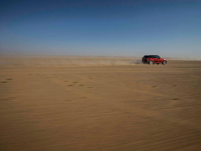 El Land Rover Range Rover Sport en el desierto de Arabia