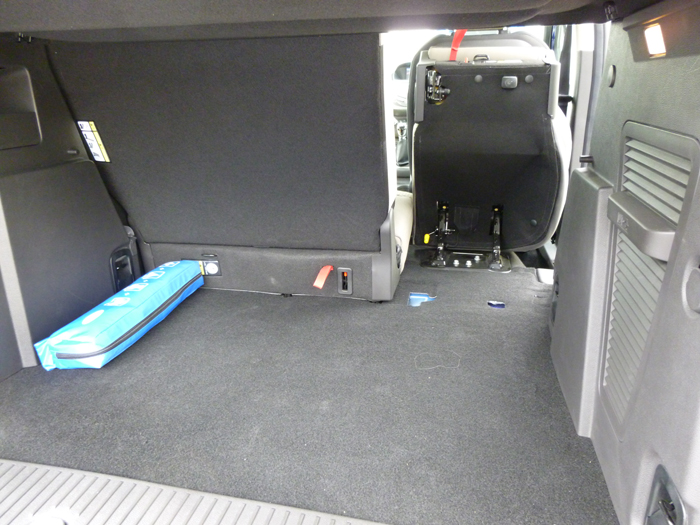 Ford tourneo Courier 2014. Suelo del maletero. Asiento abatido