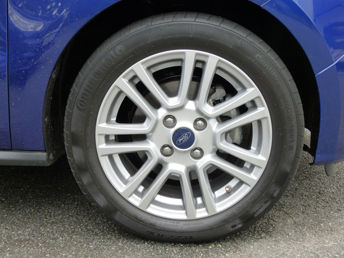 Ford tourneo Courier 2014. Llanta