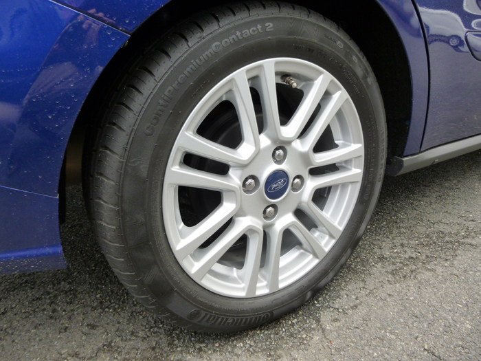 Ford tourneo Courier 2014. Llanta