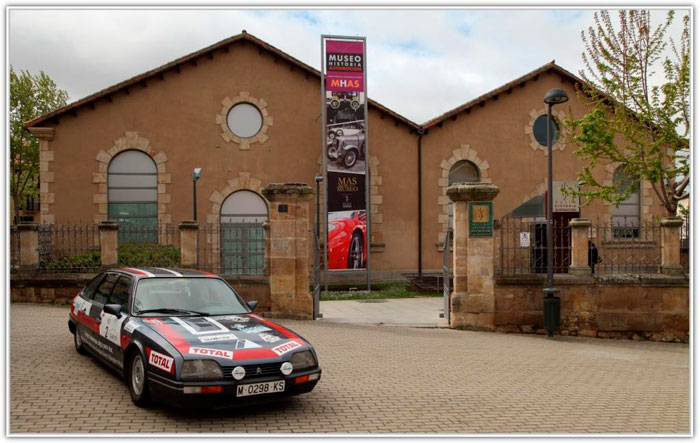 Un Citroën CX “Abderramán” posa frente al Museo del Automóvil de Salamanca.