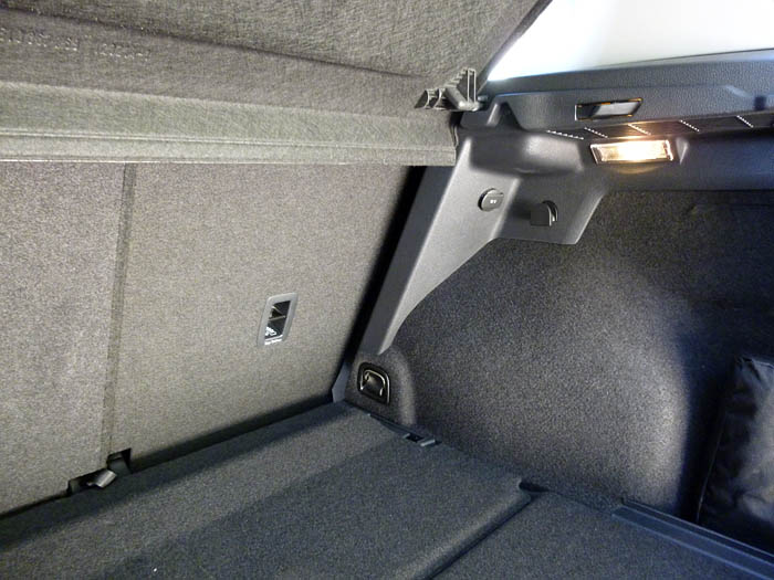 Volkswagen Golf Sportsvan. Maletero. Luz y toma de corriente.