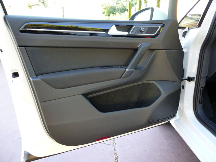 Volkswagen Golf Sportsvan. Puerta delantera.