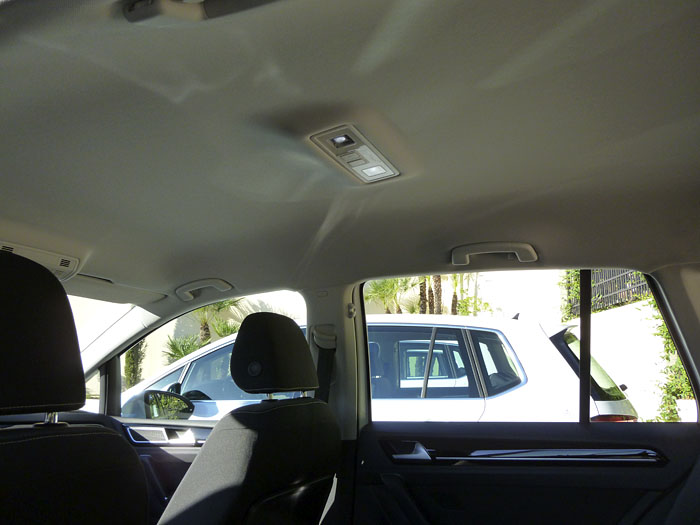 Volkswagen Golf Sportsvan. Tiradores en el techo.