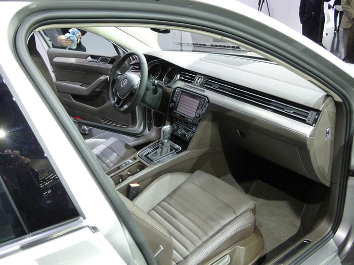 Presentación Volkswagen Passat 2015. Salpicadero. Asientos