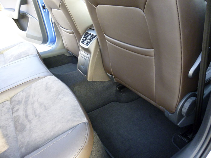 12-skoda-scout-2015-espacio-para-las-piernas