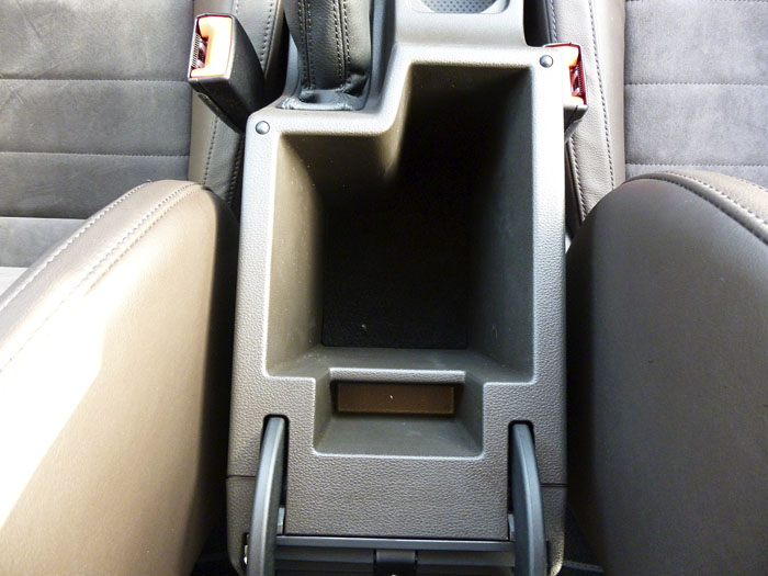 19-skoda-scout-2015-receptaculo-para-objetos