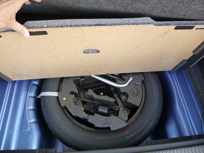 27-skoda-scout-2015-rueda-repuesto