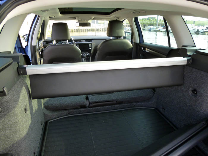 32-skoda-scout-2015-cortinilla-maletero