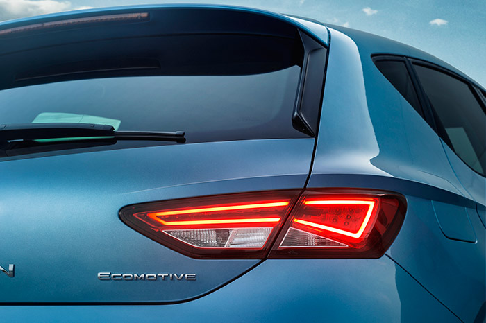 Lo interesante de esta foto, además de dar fe de que se trata de un auténtico Ecomotive, reside en que se aprecia muy bien el carenado lateral de la luneta; el alerón del techo lo llevan otros León, pero las aletas laterales son privativas del Ecomotive.