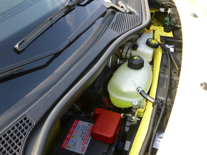 Renault Twingo 2015. Líquidos rellenables y batería