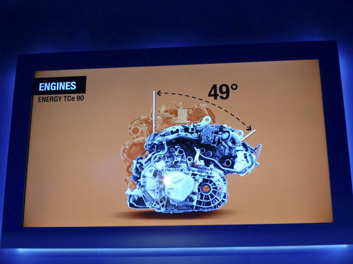 Renault Twingo 2015. Motor inclinado.