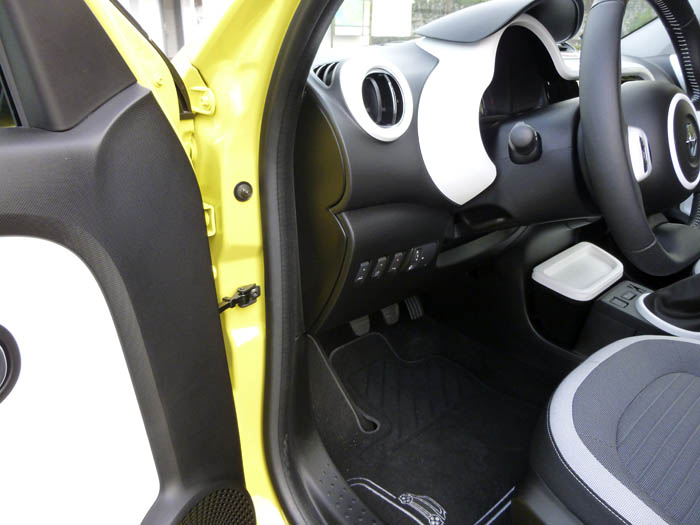 Renault Twingo 2015. Zona de unión, puerta salpicadero