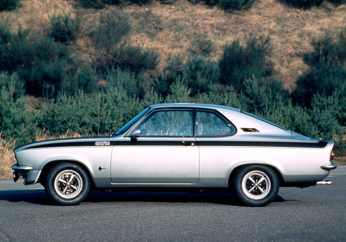 Siguiente antecesor: el Manta GT/E de 1970, también 1.9. Este ya es de cuatro plazas, y estaba basado en el Ascona.