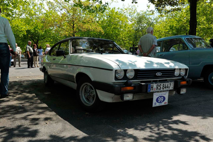 Ford Capri: otro coche que tuvo su gran momento. Sobre la base del Taunus, llegó a montar un 2.8i V6 de 160 CV, y se importó en cantidades bastante notables. Como el Opel 1.9-GT, tenía un diseño en el que no había ninguna herencia de la berlina cuya plataforma compartía.