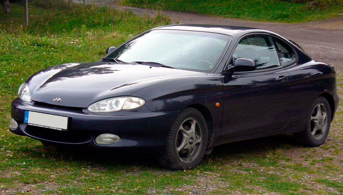 Con su bulboso diseño y su precio atractivo, el Hyundai Coupé (año 2000, con base Lantra) fue -y sigue siendo- el favorito de un público joven con economía no demasiado boyante.