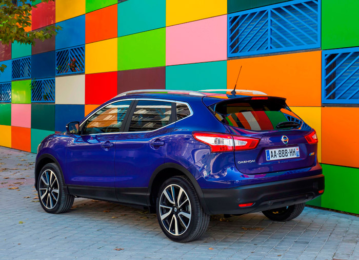 Un toque de color, por si el brillante azul del Qashqai no era suficiente. La unidad de las fotos monta el neumático opcional de 19”.