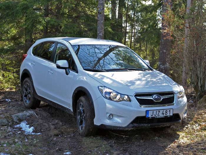 Curiosamente, y a pesar de tener una línea en apariencia más suave que la del Mitsubishi, el Subaru XV se conforma con anunciar un Cx de 0,356, que le sitúa aerodinámicamente casi un 9% por detrás del ASX en resistencia total.