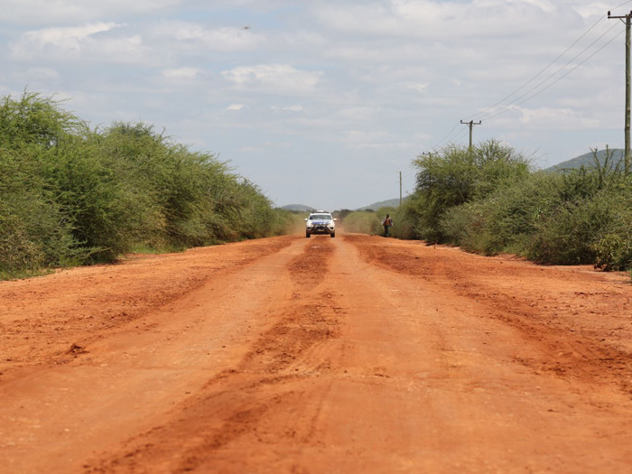 También hubo sus tramos de tierra, aunque sólo en un 3% del recorrido (poco más de 500 km). En esta zona de Kenia, el piso parece estar muy bien compactado, bien sea con apisonadora o por el propio tráfico.