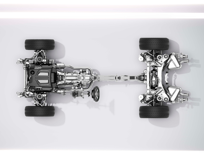 El bastidor de la tracción AWD variable: la caja de transferencia es casi tan voluminosa como la automática de 8 velocidades, y también la caja de transferencia y el diferencial autoblocante tienen un tamaño importante. Muy bien encajada la conducción de los escapes junto al árbol de transmisión.