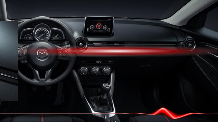 Mazda2. Diseño interior. Consola y salpicadero