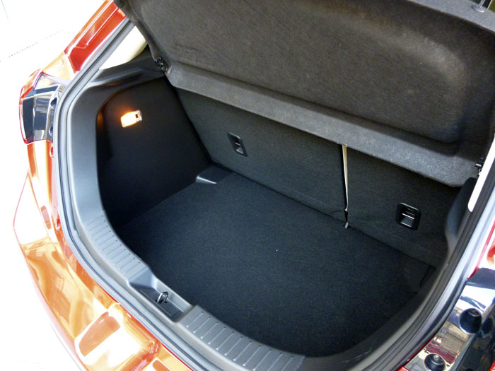 Mazda2 2015. Maletero.