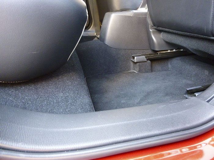 Mazda2 2015. Túnel central.