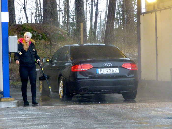 Auroras77. Los coches se lavan también cuando llueve