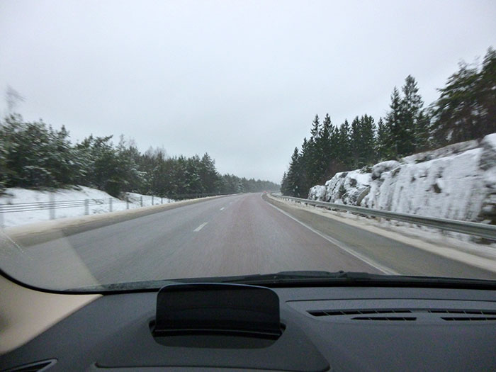 Auroras 77. BMW 220 Active Tourer. Suecia. Autopista despejada.