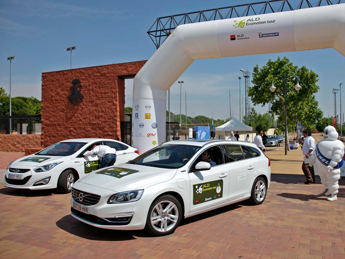 Los V40 y V60 a la salida del EcoMotion Tour de este año; sus resultados nos llamaron la atención, como para justificar esta prueba.