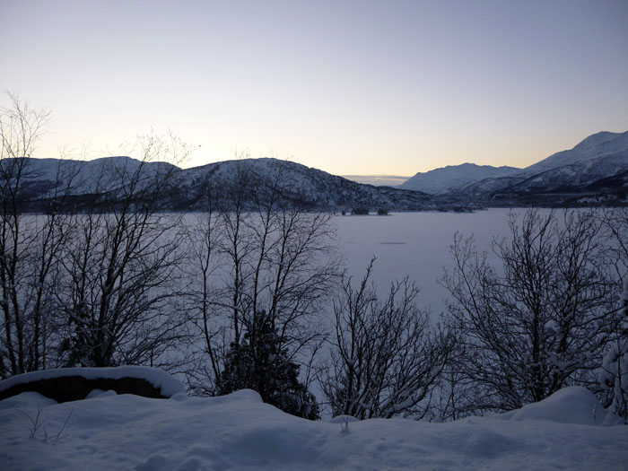 Auroras77. Noruega. Fiordos. Paisaje helado.