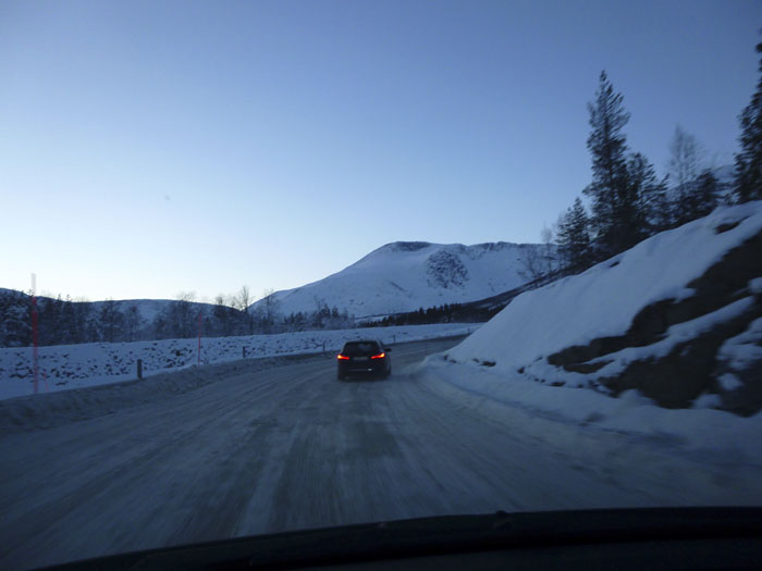 Auroras77. Noruega. BMW Active Tourer. Carretera helada.